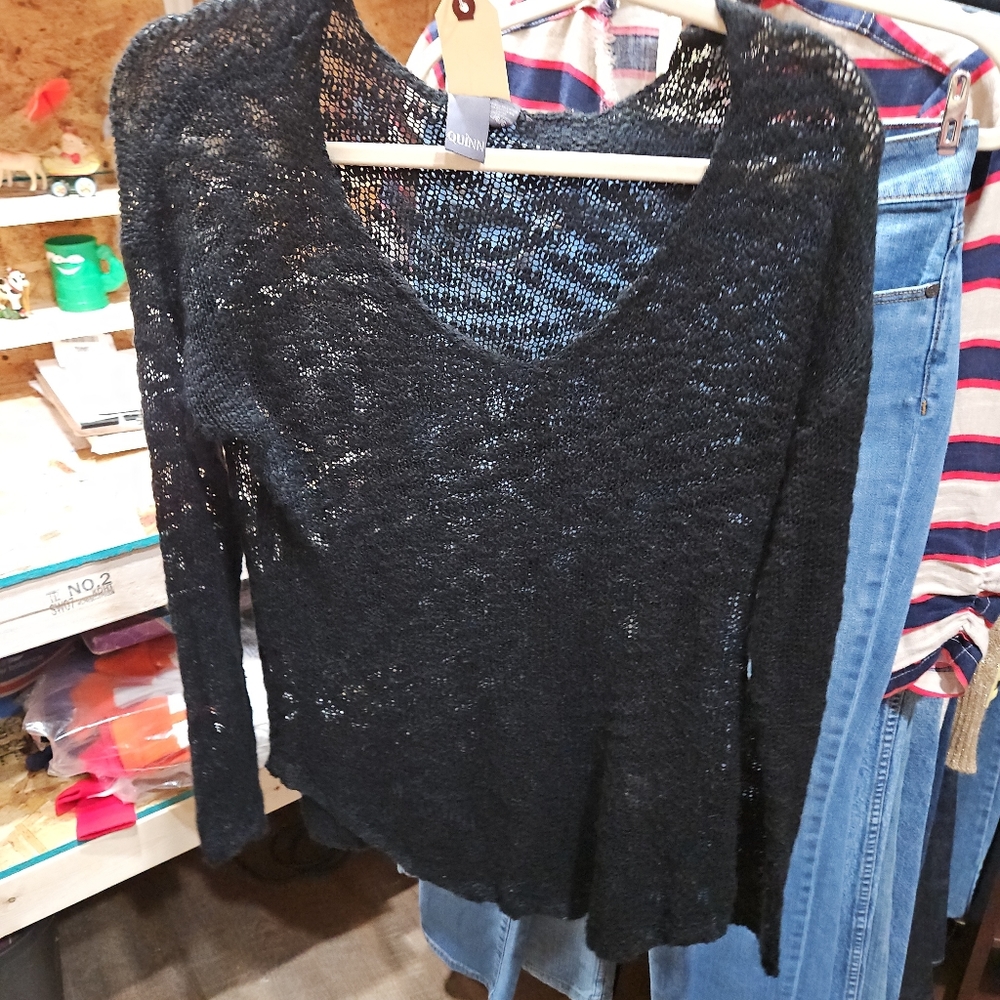 Black Quinn sweater sz L $5